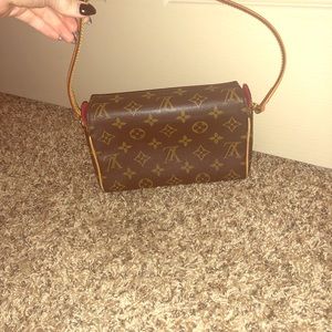 LIKE NEW Authentic Louis Vuitton recital purse